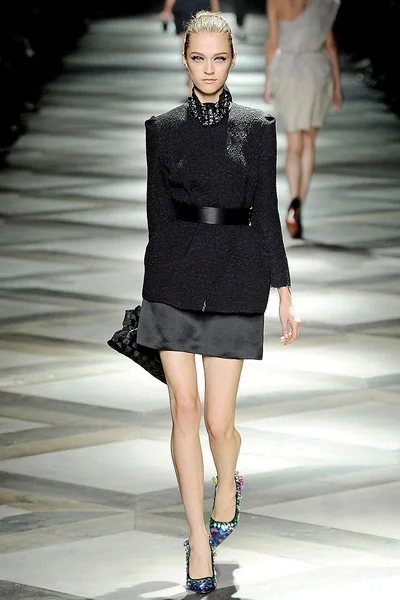 Look 32